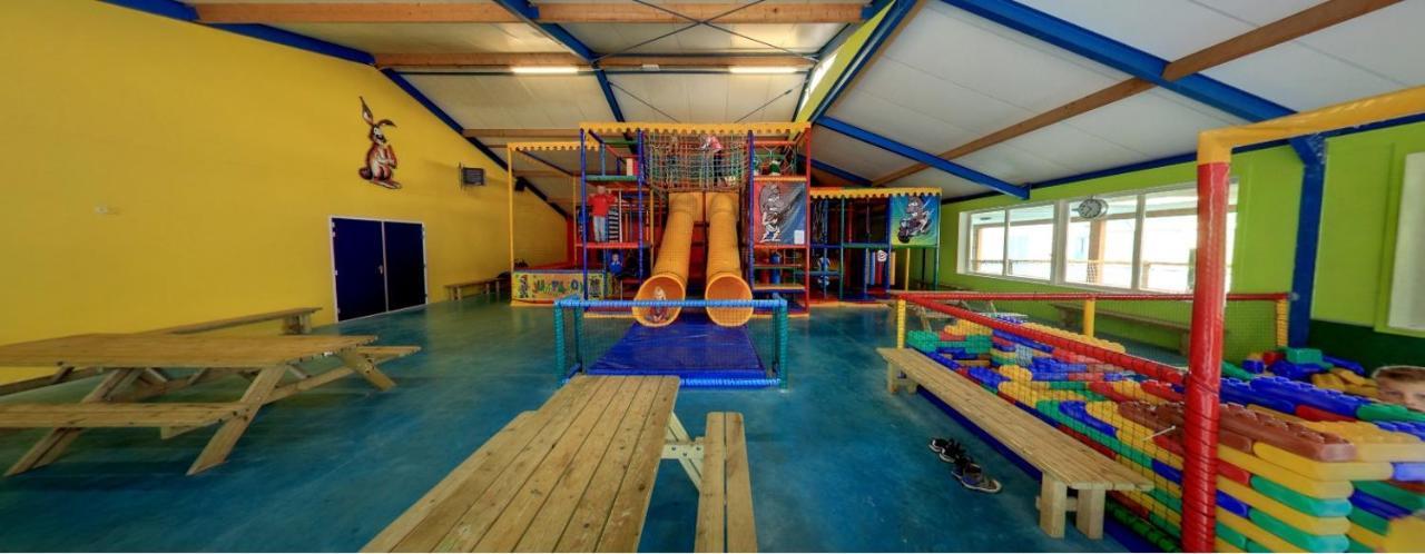 Chalet Op Bosrijk Familiepark Hotel Raalte Luaran gambar